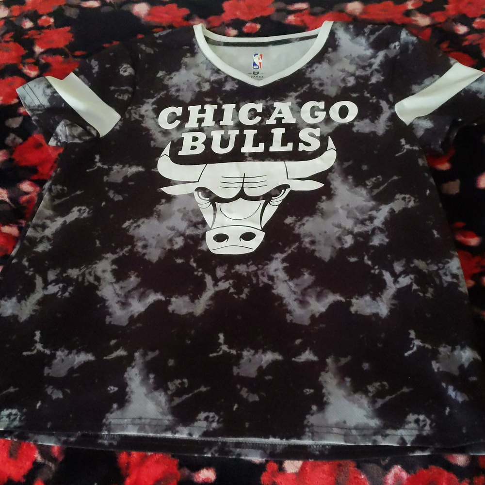 Grey and black bulls jersey